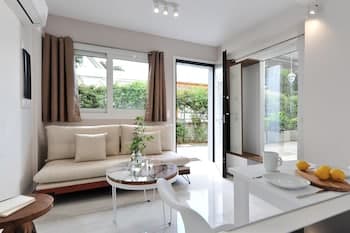 Alekos Luxury Suites Free Transfer From - To Airport