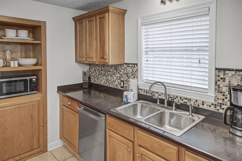 Pet Friendly Beach House with Arcade Games