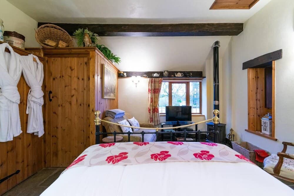 Charming 1-bed Cottage in Staffordshire