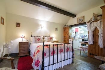 Charming 1-bed Cottage in Staffordshire