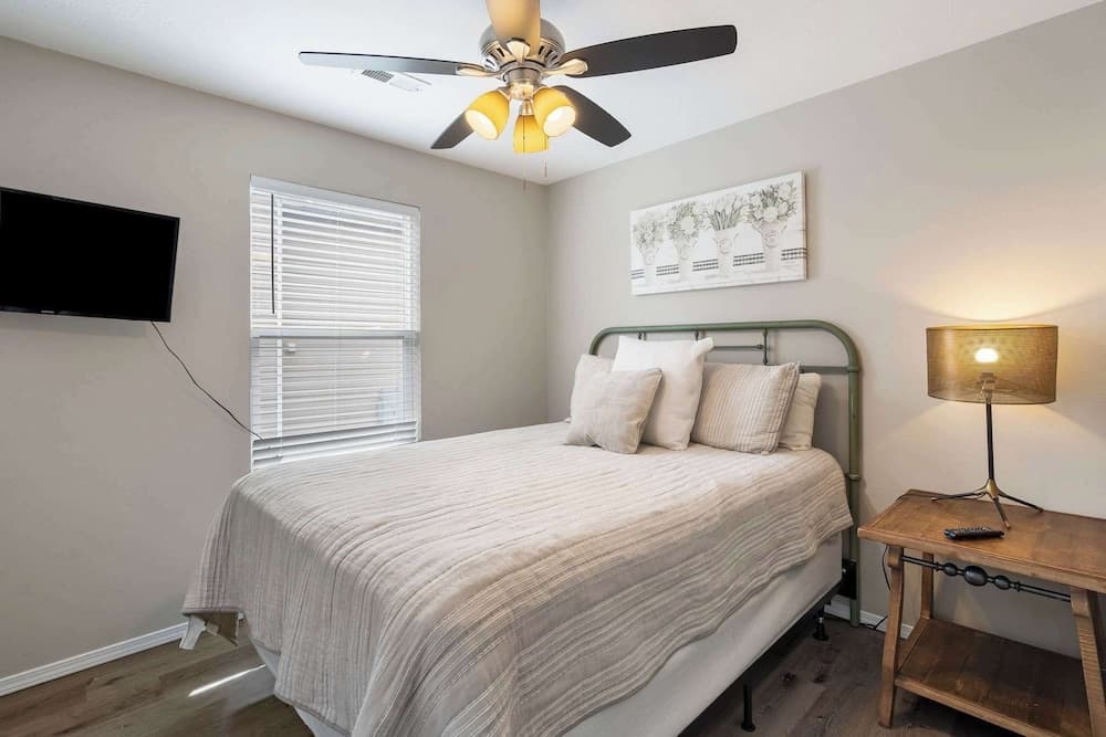 Country Farmhouse - Best of Branson!