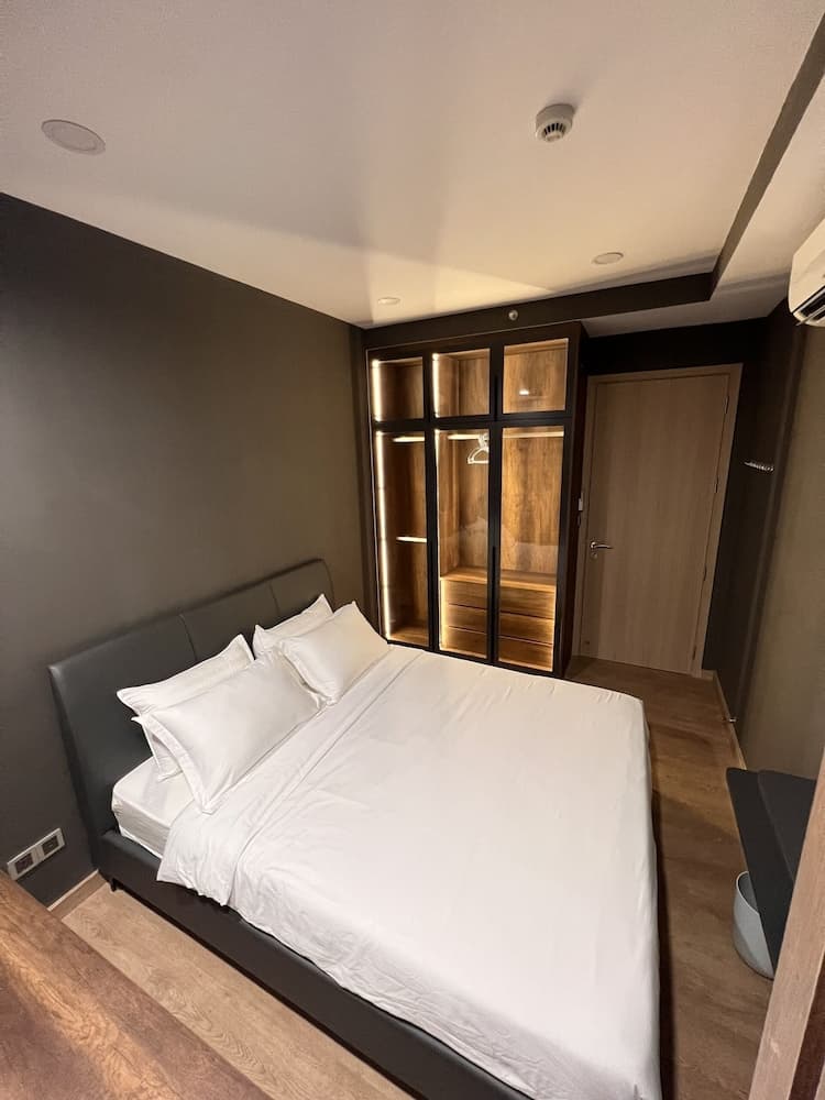 Midtown The Peak Apartment by VnHouse