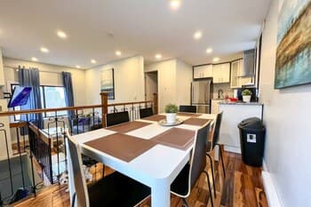 Chic Townhome With Garage Dt Mtl