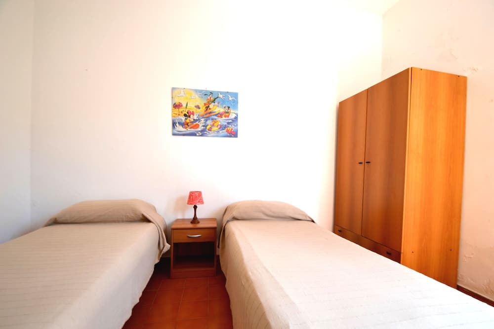 Comfortable Three-room Villa Located in Torre Dell'orso on the Ground Floor