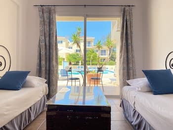 Nicki Resort Cozy Studio Pool View