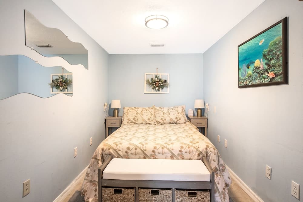 232 South Harbor Upstairs 3 Bedroom Apts by RedAwning