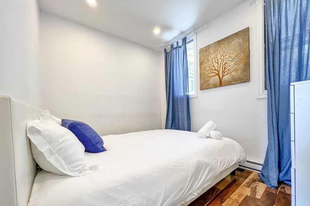 Hip Townhome With Garage Dt Mtl