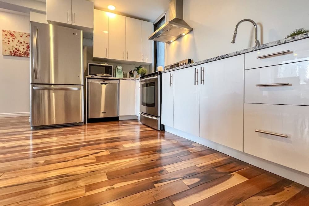 Hip Townhome With Garage Dt Mtl