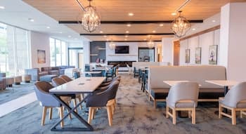 La Quinta Inn & Suites by Wyndham Austin Parmer/Tech Ridge