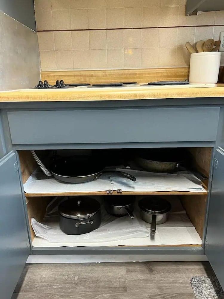 New 2BR Home w Parking Laundry in 580-80