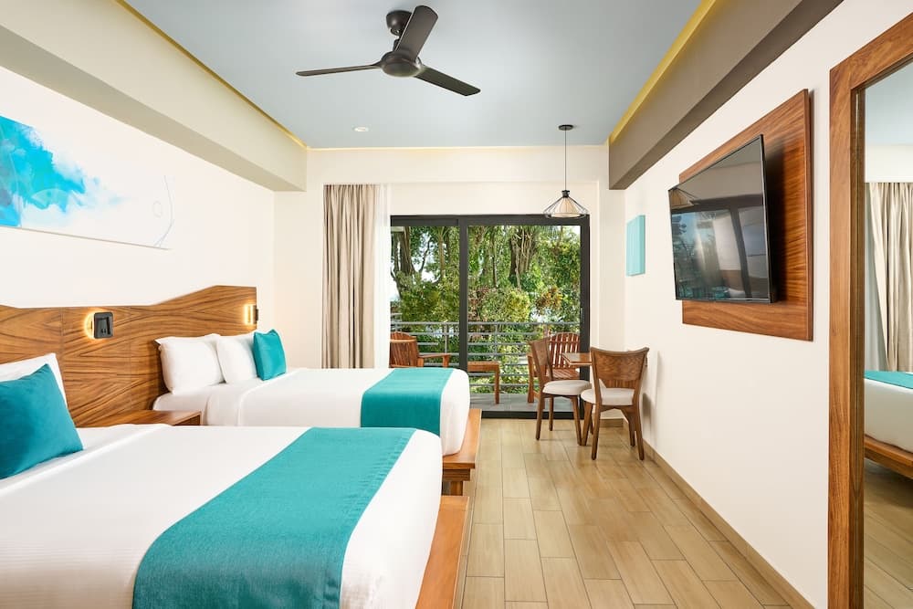 Cristalino Lagoon Front Hotel Restaurant & SPA