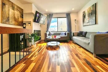 Stylish Townhome Dt Mtl