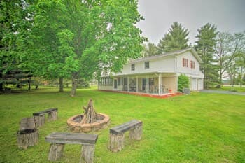 Inviting Twin Lakes Home w/ Indoor + Outdoor Bars!
