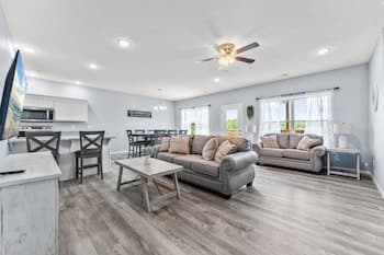 Endless Summer 3 Bedroom Condo by Redawning