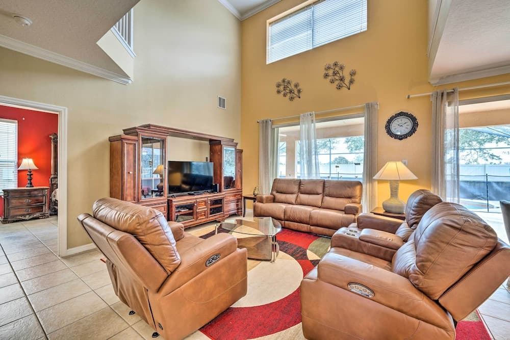 Spacious Family Home w/ Spa in Davenport!