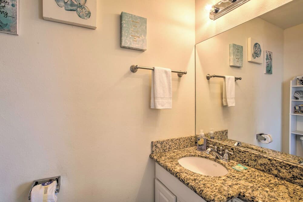 Private Balcony & Pool Access: Bayfront Retreat