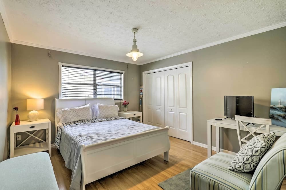 Apollo Beach Waterfront Retreat w/ Boat Dock!