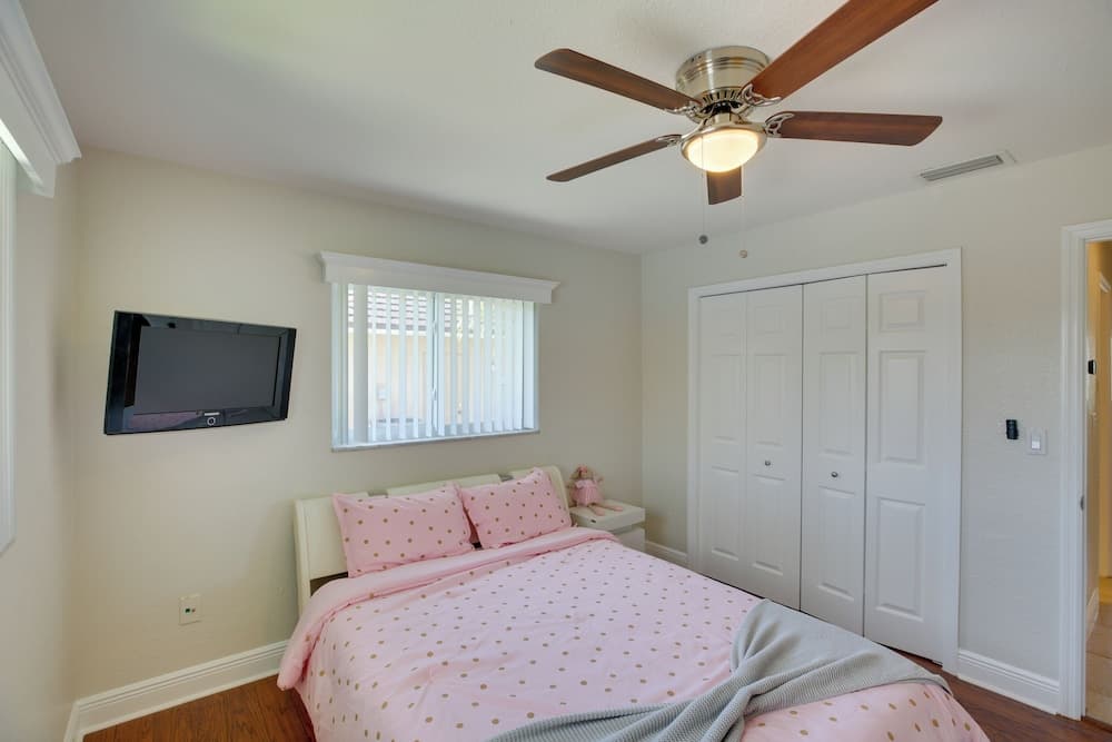 5 Mi to Beach: Canalfront Home in Cape Coral!