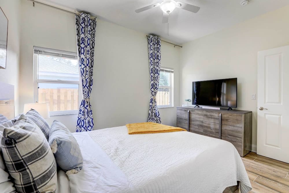 Dog-friendly Home w/ Pool & Yard in Bradenton