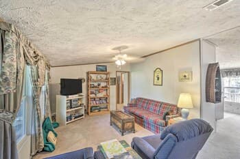 Bright Steinhatchee Home: Proximity to Ocean!