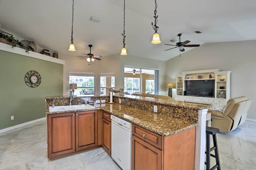 Cape Coral Abode - Near Sun Splash Park & Beach!