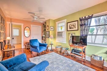 Cheery St. Petersburg Escape < 3 Mi to Dtwn!