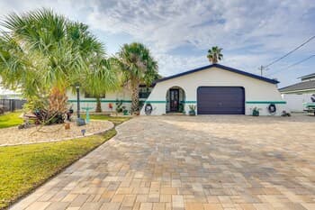 Canal-front Hernando Beach Escape: Pool, Dock!