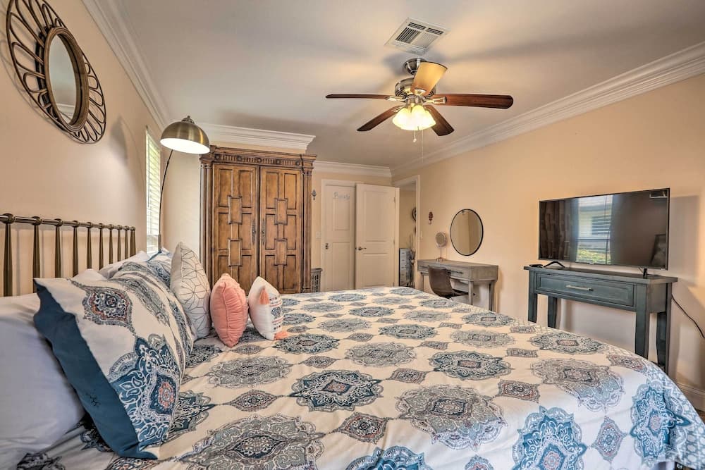 Private Pool + Covered Patio: Cape Coral Haven!