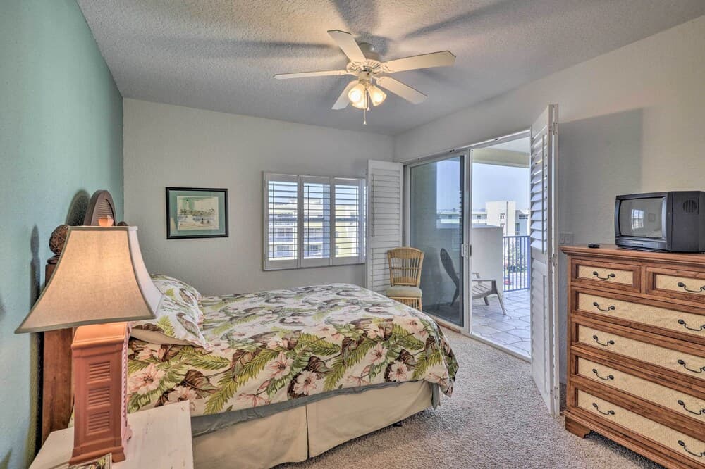 Coastal Penthouse: Steps to New Smyrna Beach!