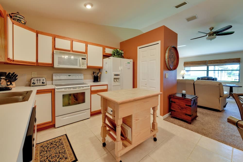 Grill, Lanai & Pool Access: Charming Sebring Villa