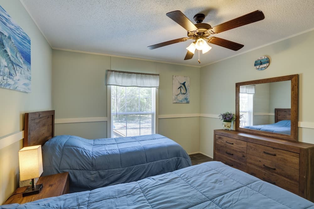 Charming Perry Home ~ 2 Mi to the Gulf!