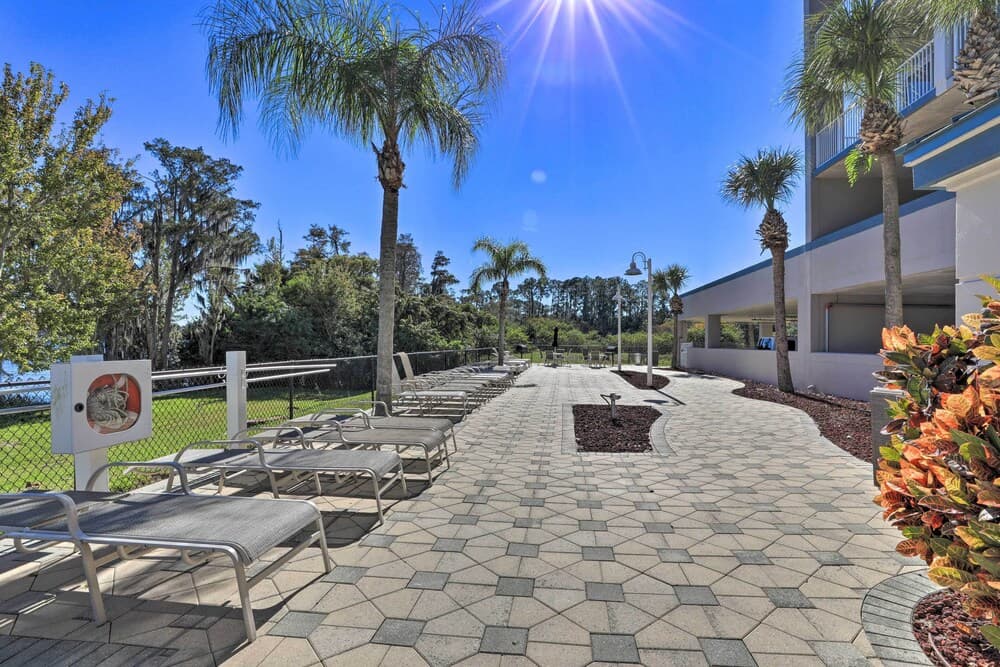 Family Resort Condo w/ 2 Pools: 1 Mi to Disney!