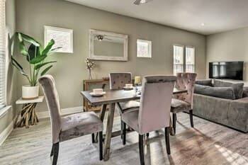 Downtown Getaway - 9 Mi to Pensacola Beach!