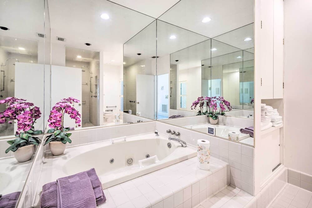 Lanai & Pool: Elegant Villa in Winter Haven!