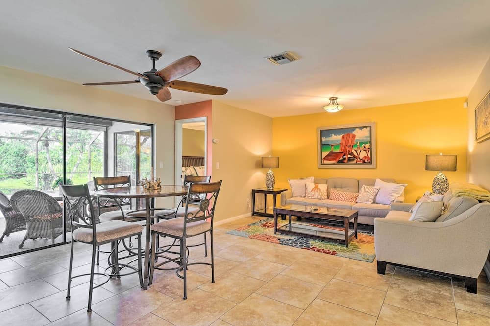 Pet-friendly Fort Myers Home w/ Patio & Grill!