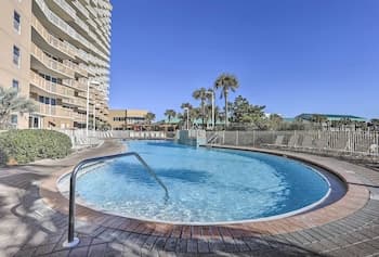 High-rise Destin Condo w/ Balcony + Pool View
