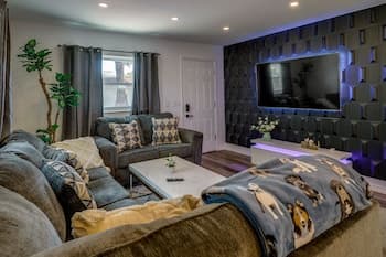 East Tampa Getaway - 5 Mi to Amalie Arena!