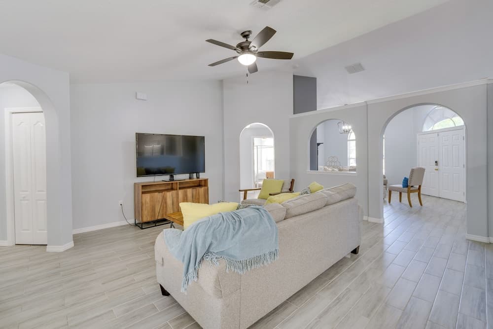 Inviting Home w/ Lanai & Pool in Kissimmee!