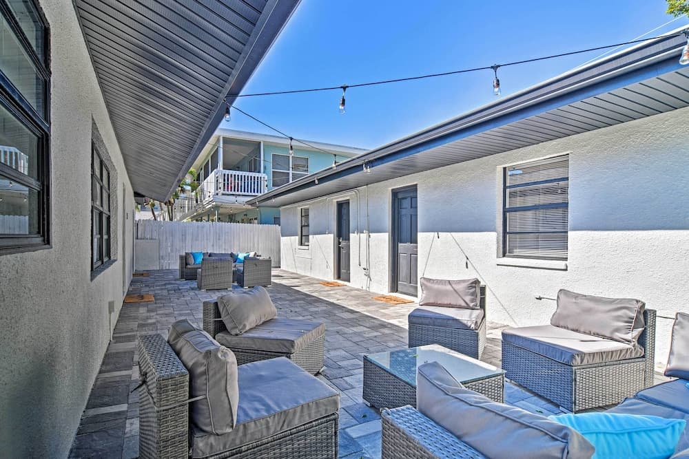 Madeira Beach Studio w/ Easy Access to Shore!