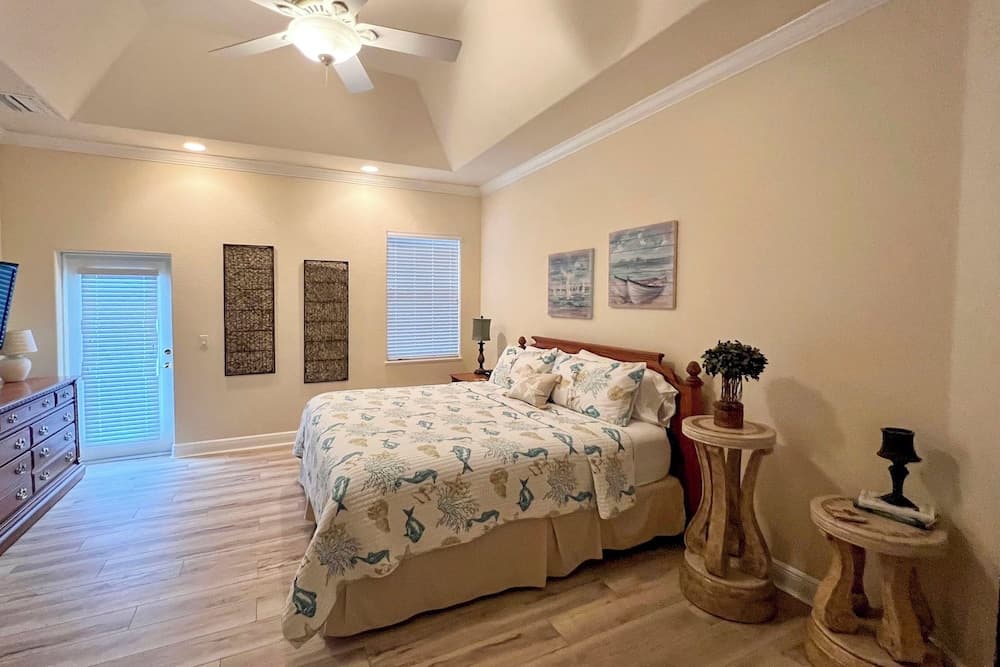 Naples Home w/ Private Heated Saltwater Pool/lanai