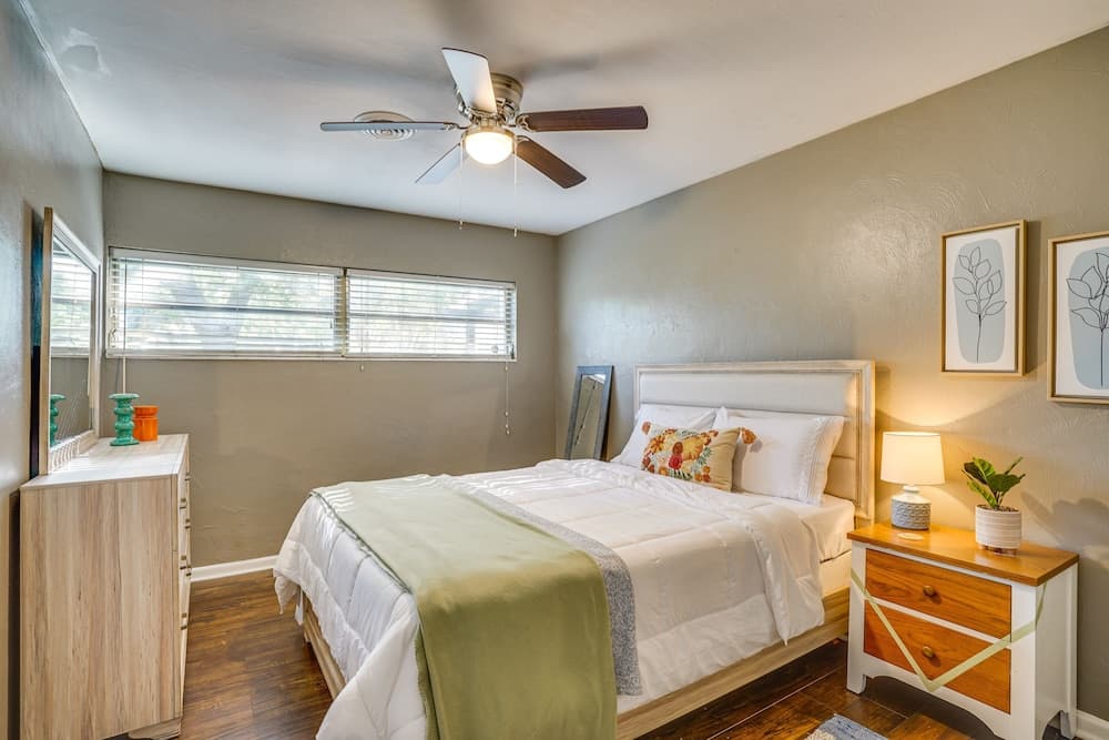 Modern Lakeland Vacation Rental: Patio & BBQ Grill