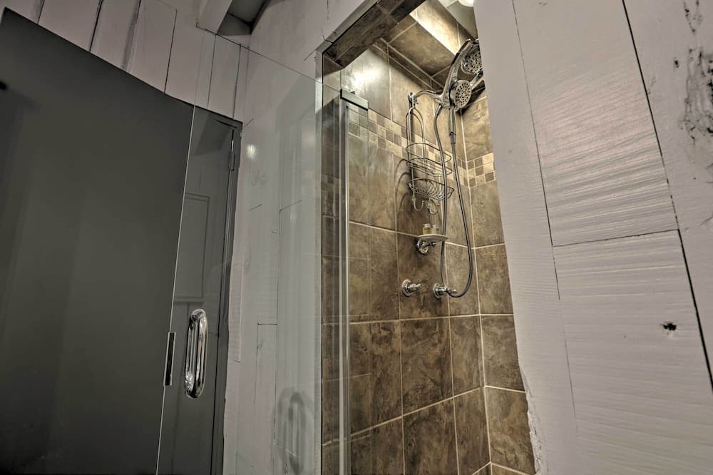 Peaceful Escape w/ Boat Dock on Lake Talquin!