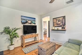 Pet-friendly St Pete Home < 4 Mi to Beach!