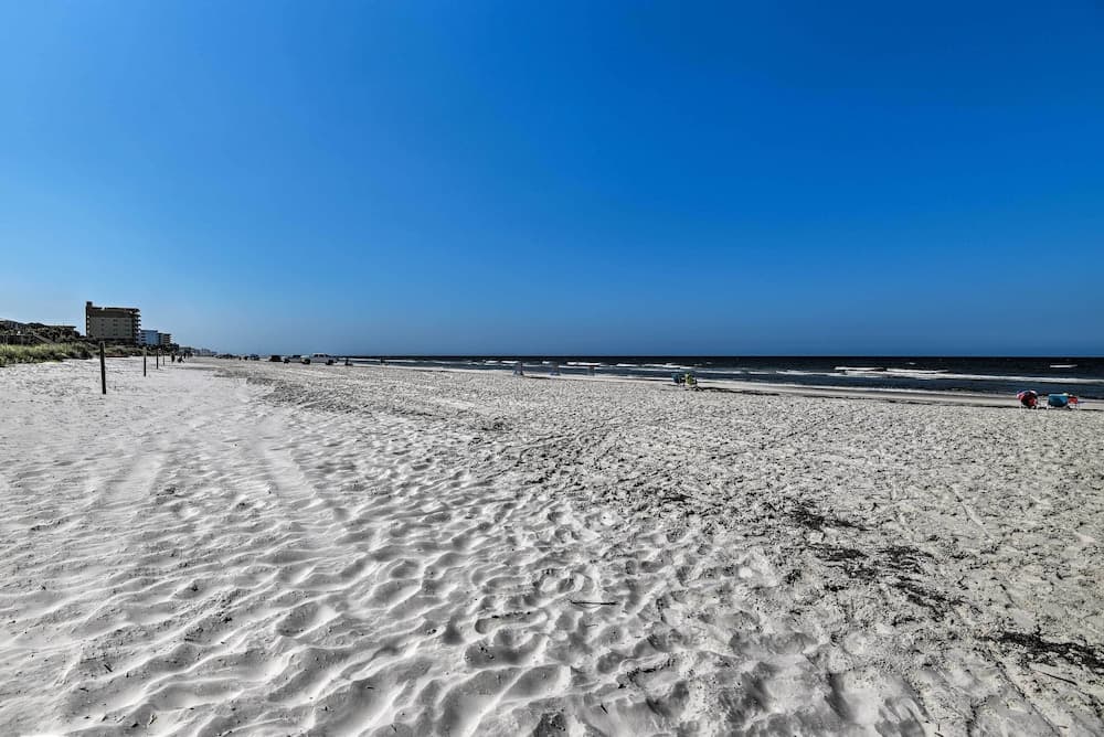 Beachfront New Smyrna Condo: 1 Mi to Flagler Ave