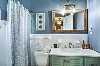 Remodeled St Petersburg Retreat w/ Hot Tub!