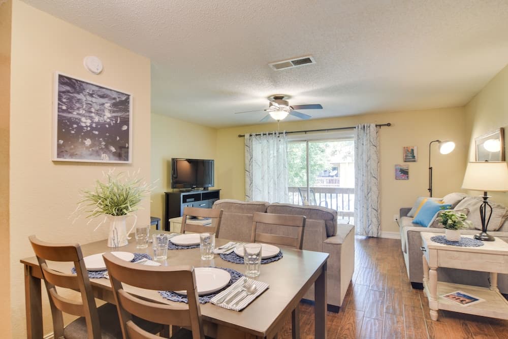 Sarasota Escape ~ 4 Mi to Siesta Key Beach!