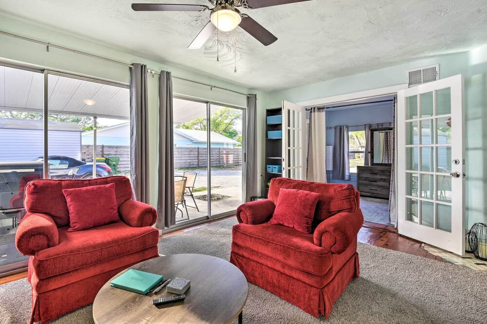 Centrally Located Home - 7 Miles to Siesta Key!