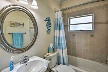 Single-story Ormond Beach Home, Walk to Water