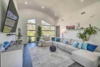 Sleek Home w/ Kayak ~ 4 Mi to Harbor!