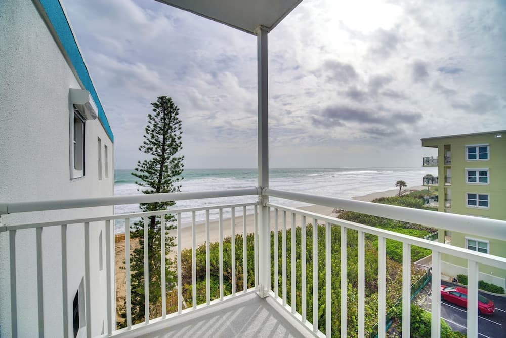 Ocean Sunrises! Beachfront Satellite Beach Condo